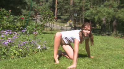 Eva_Nude_yoga_in_the_park – 219-mny